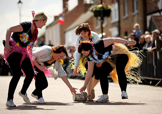 Stilton cheese race : Stilton Cheese Rolling Competition