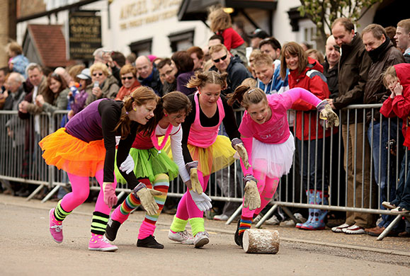 Stilton cheese race : Stilton Cheese Rolling Competition