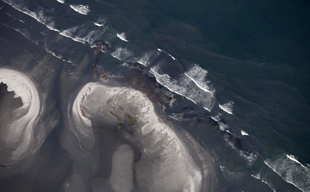 Deepwater Horizon oil rig: Oil spill  reaches coast of Louisiana