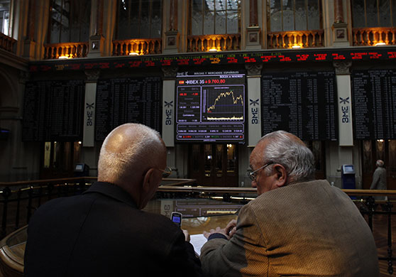 Week in business: Traders talk at Madrid's Stock Exchange