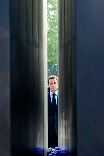 24 Hours in Pics: France's President Nicolas Sarkozy pays respect during a ceremony in Paris