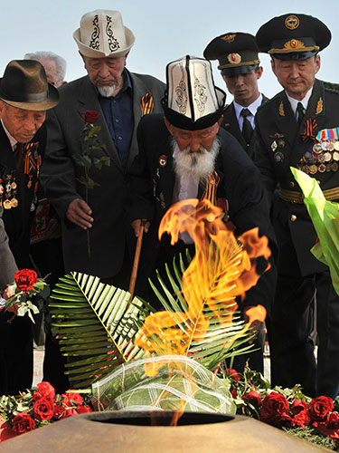 Victory parade: Second World War veterans lay flowers at the Tomb of the Unknown Soldier