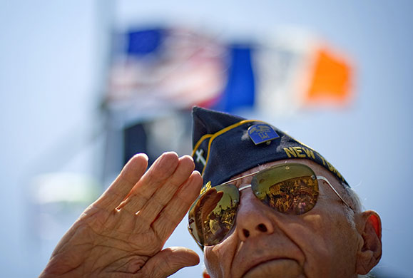 24 hours in pictures: New York, US: World War II Veteran Ed Lipinsky salutes