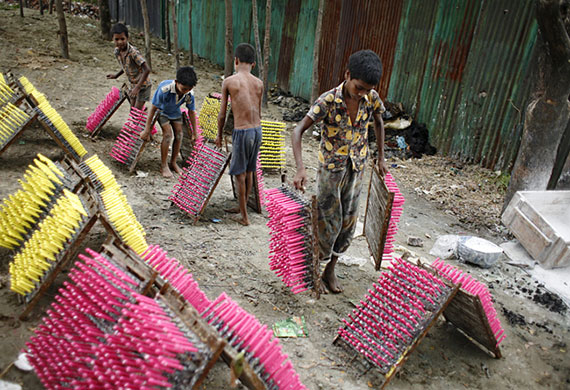 24 hours in news: Bangladeshi children work in a balloon factory at Kamrangir Char, Dhaka