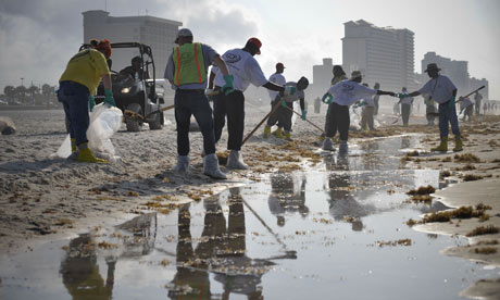 http://static.guim.co.uk/sys-images/Guardian/Pix/pictures/2010/6/13/1276450281277/BP-oil-spill-clean-up-Ala-006.jpg