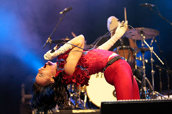 Isle of Wight: Isle Of Wight Festival 2010 Juliette Lewis performs