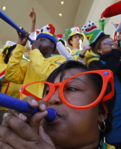 World Cup vuvuzelas: South Africans gather