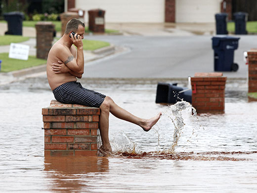 24 hours in pictures: flooding in Oklahoma USA