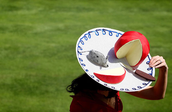 Ladies Day Ascot: Horse Racing - The Royal Ascot Meeting 2010 - Day Three - Ascot Racecourse