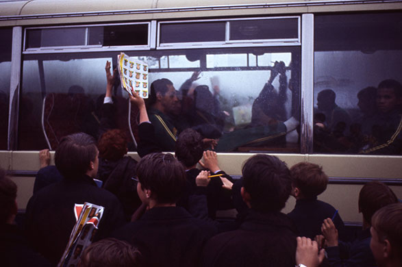 1966 never seen before: Fans swarm around the Brazilian bus