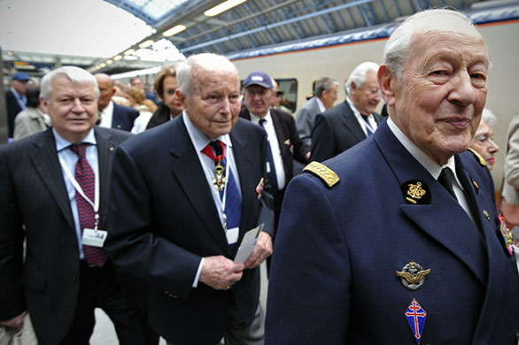 Resistance anniversary: French World War II veterans arrive in London