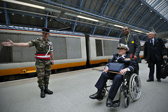 Resistance anniversary: French World War II veterans arrive in London
