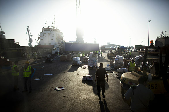 24 hours in pictures: Ashdod, Israel: Port workers and soldiers