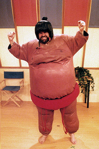 gmtv: GARRY BUSHELL WEARING INFLATABLE SUMO SUIT ON GMTV, BRITAIN - 1993