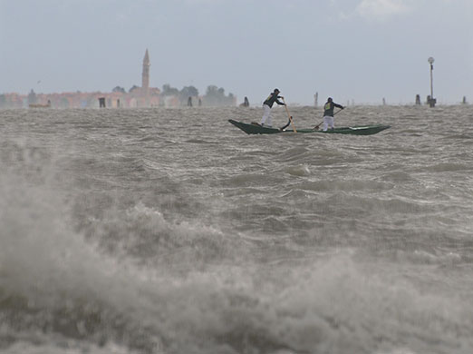 24 hours in pictures: rowers in trouble in the Venetian Lagoon