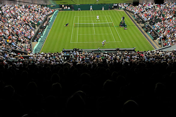 tennis: Swiss Federer Roger Federer (UP) returns