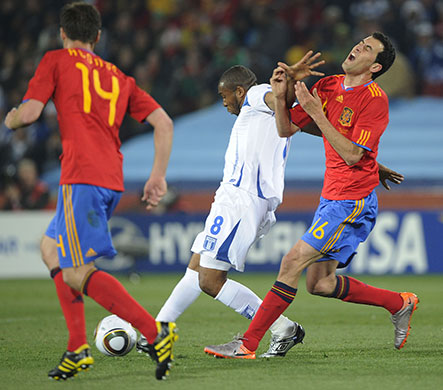 Spain versus : Sergio Busquets gets caught by Wilson Palacios