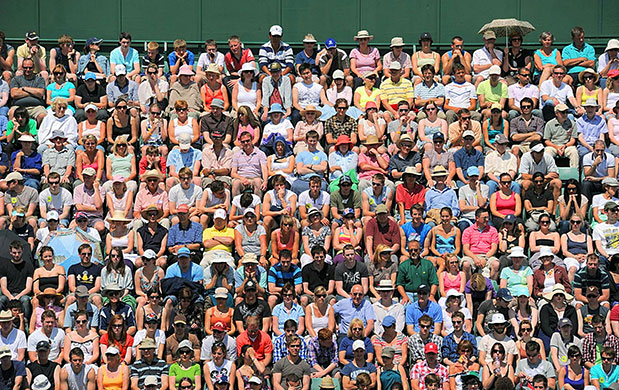 wimbledon atmosphere: Spectators on court 18