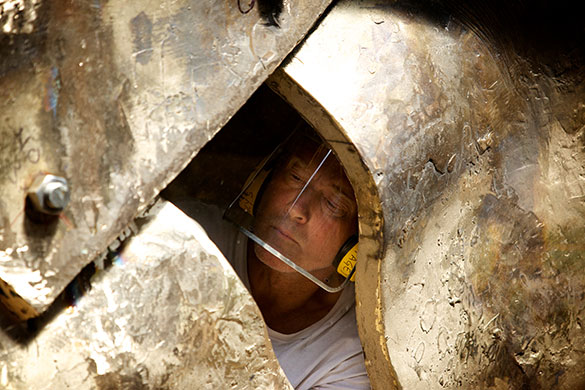 Nic Fiddian-Green : Nic Fiddian-Green putting the finishing touches to Greekhead-Artemis