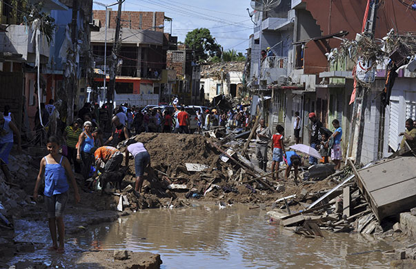 Floods in Brazil: People clear debris from a street after heavy rains in Barreiros, Brazil