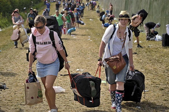 Glastonbury arrivals: Revellers arrive carting festival essentials