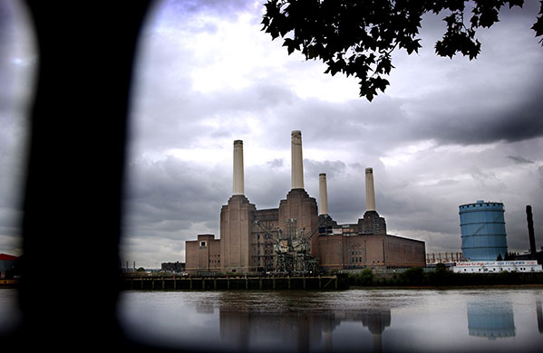 Battersea power station: 2003: Battersea power station on the banks of the river Thames, London