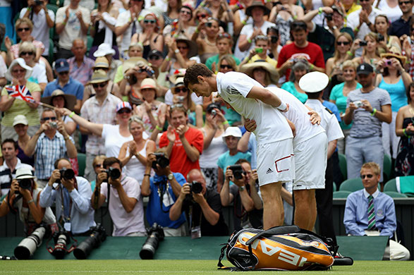 andy murray: The Championships - Wimbledon 2010: Day Four