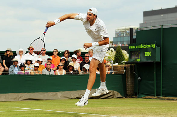 Isner v mahut: The Championships - Wimbledon 2010: Day Four