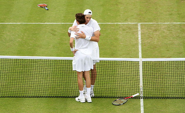 Isner v mahut: Tennis - 2010 Wimbledon Championships
