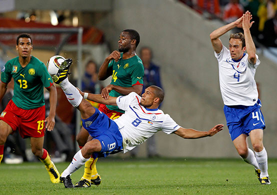 World Cup Day 14: Netherlands' de Jong kicks the ball as Cameroon's Chedjou challenges