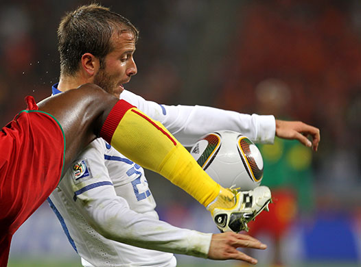 World Cup Day 14: Rafael van der Vaart, right, vies with Cameroon's Nicolas Nkoulou