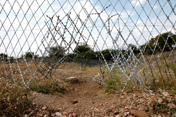 Musina: hole in barbed wire fence