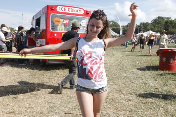 t-shirts: Girl wearing Blondie t-shirt at Glastonbury