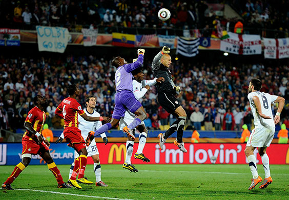 Knockout stages day 1: US goalkeeper Tim Howard throws himself into attack in the last minutes