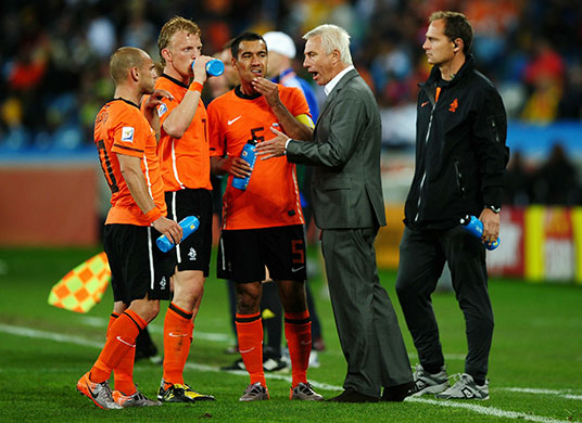 sport: Netherlands v Slovakia: 2010 FIFA World Cup - Round of Sixteen
