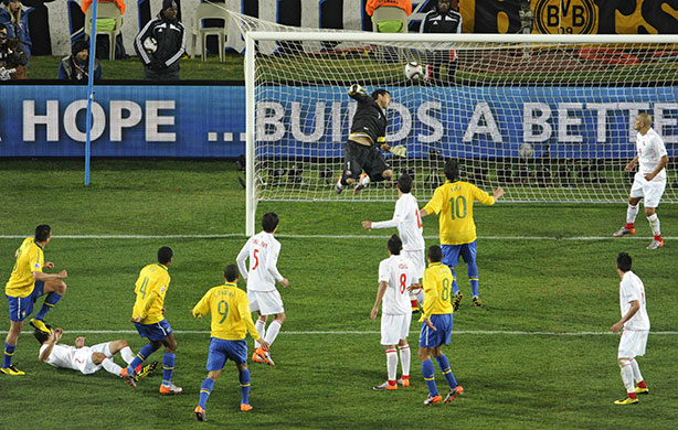 footie: Chile's goalkeeper Claudio Bravo (C-top)