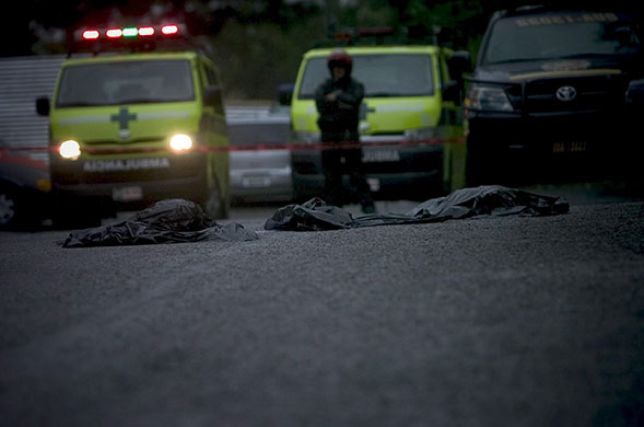24 hours: Guatemalan Civil Police remove the arm of a dismembered woman