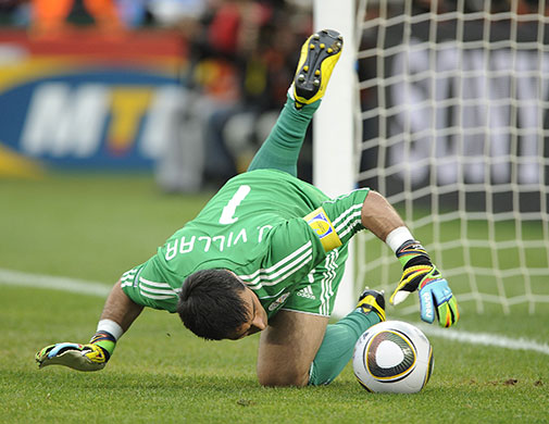 Paraguay v Japan: It's a close shave for Paraguay's Justo Villar as he fumbles a shot