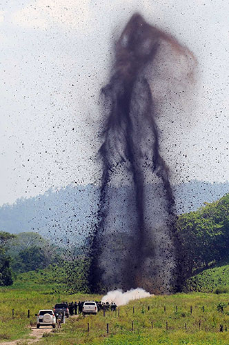 24 hours: Honduras: Police blow up a helicopter landing pad used by drug traffickers
