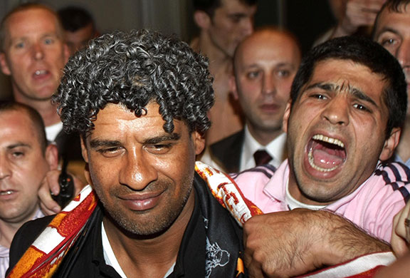 Rafa's Replacements: Frank Rijkaard is welcomed by Galatasaray soccer fans 