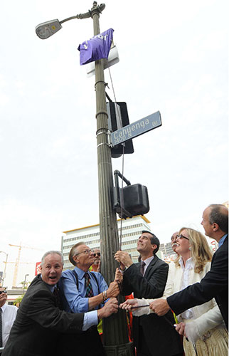 Larry King retires: 2008: Larry King Square dedication at The CNN Building in Hollywood