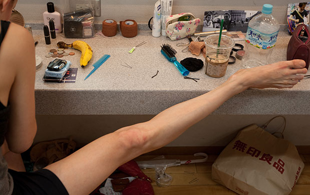 Royal Ballet in Japan: Dancers prepare their make-up backstage