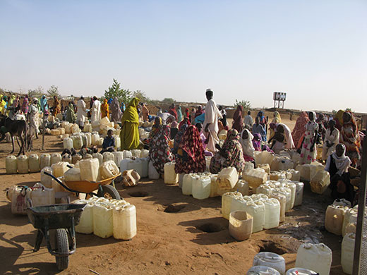 Kids for Kids: Crowds of women wait for water