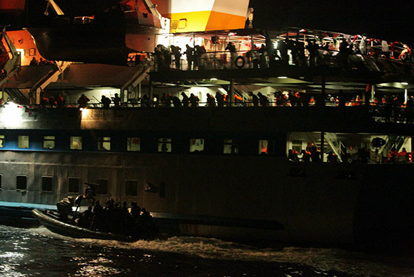 Mavi Marmara interception: Passengers look down on one of several Israeli assault boats
