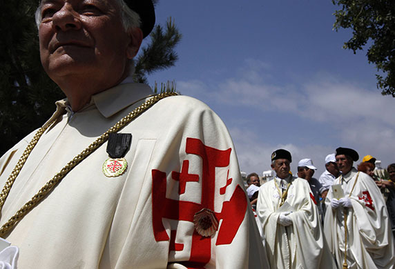 Pope visits Cyprus: Catholic worshippers await the arrival of Pope Benedict XVI in Paphos