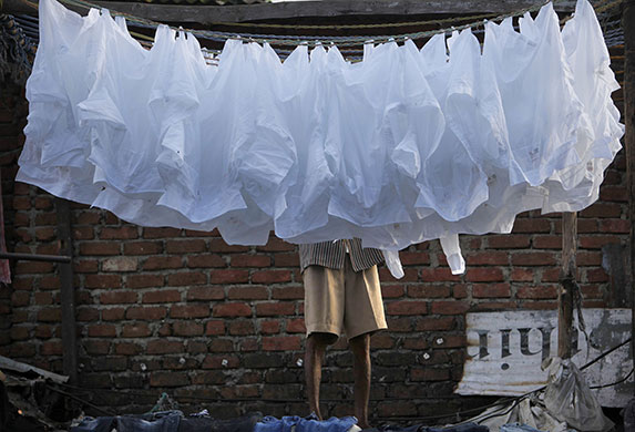 24 hours: Dhobi Ghat open air laundry in Mumbai