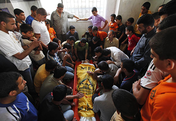 Israeli navy kills four: Mourners surround the body of Palestinian militant Ibrahim Al-Wahidi