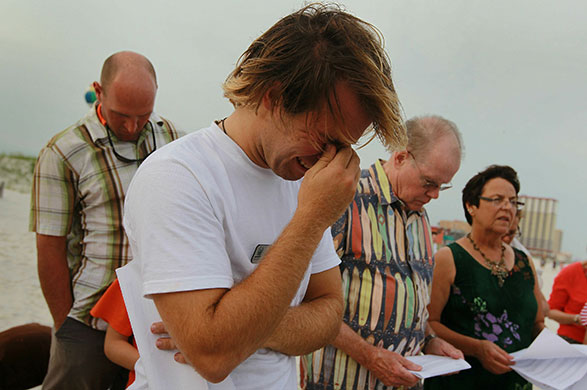 24 hours in pictures: prayer vigil for the oil spill along Pensacola Beach, florida