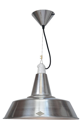 Industrial kitchen: Industrial kitchen: Pendant light