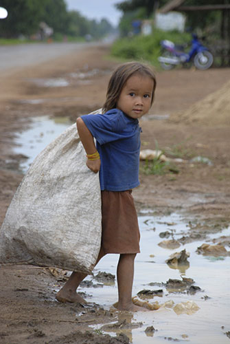 Child labour Cambodia Child labour A young girl in Kampong Cham Cambodia 